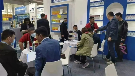 鹏大集团参加第八届中国临沂门业博览会，展示硅酮胶品牌